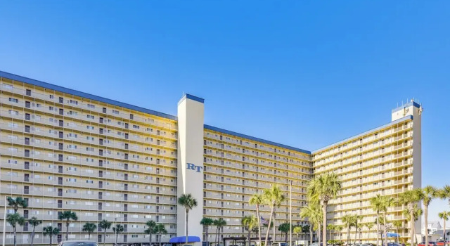 Beach & Pool Access: Regency Towers Condo in Pcb!