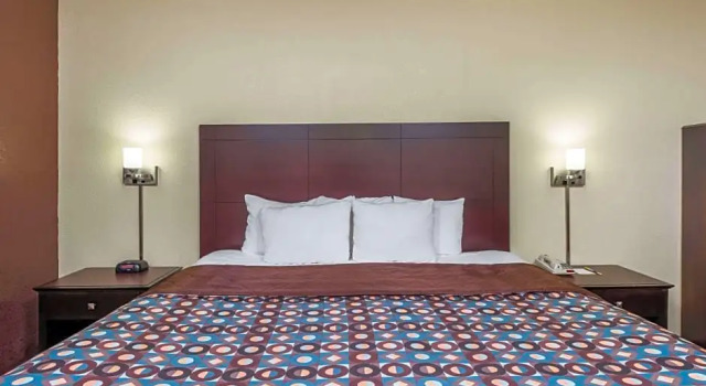 Номер Standard Days Inn & Suites by Wyndham Casey