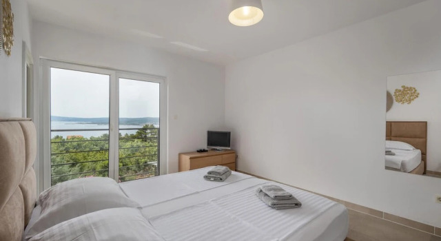 Cozy Home In Crikvenica With Sauna, Забронировать Отель Отели Приморско-Горанской жупания с бассейном, Бассейн