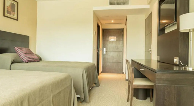 Четырёхместный номер Standard Howard Johnson Neuquen