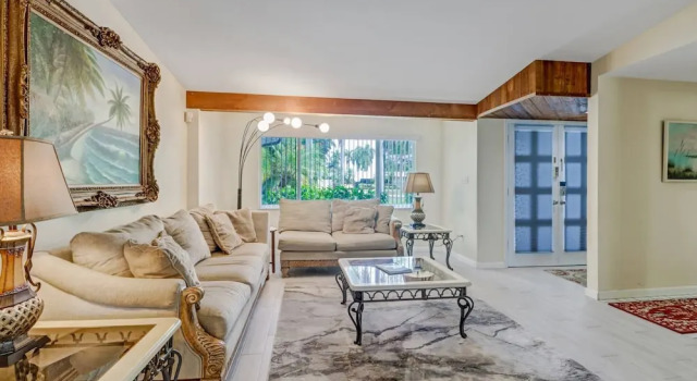 228 Bay Shore Dr