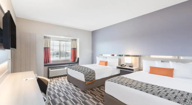 Четырёхместный номер Standard Microtel Inn & Suites by Wyndham Perry