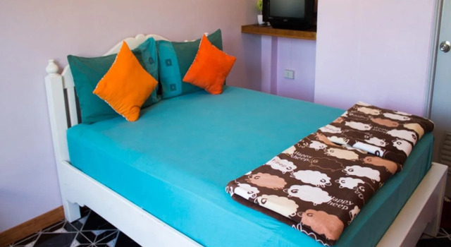 Baan Pug Takayai guesthouse, Забронировать Отель Ко Самет Самет, рядом с International Clinic, Ko Samed