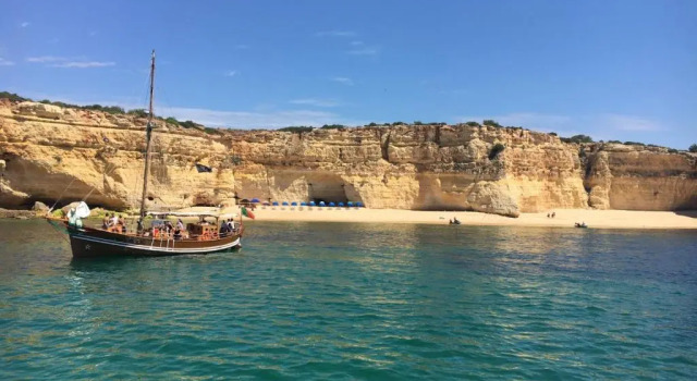 Апартаменты Superb, relaxing and tranquil 3 bed Apartment in Central Algarve