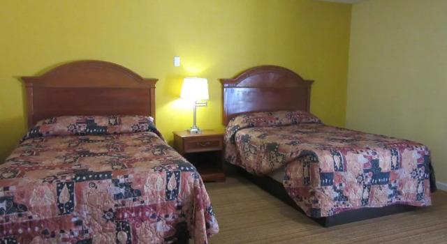 Четырёхместный номер Standard Relax Inn Tyler