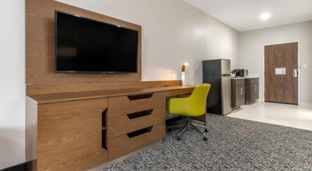 Четырёхместный люкс Executive Comfort Suites Greenville Airport