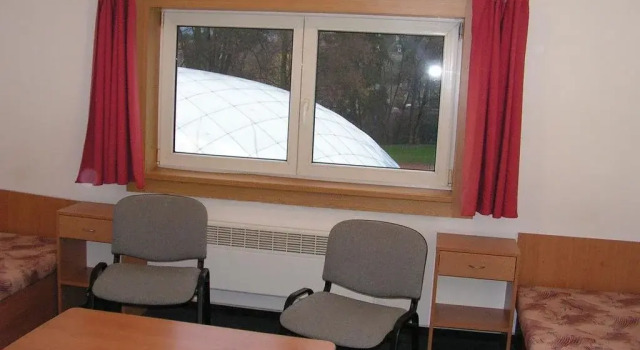 Zimni stadion Cernosice, Prenota Hotel  