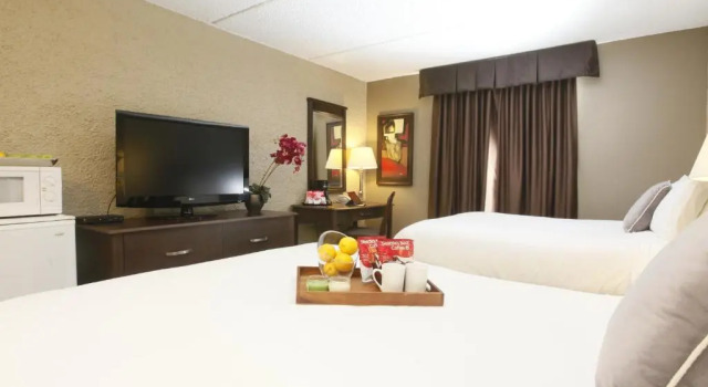Четырёхместный номер Standard Radisson Hotel Fort St John
