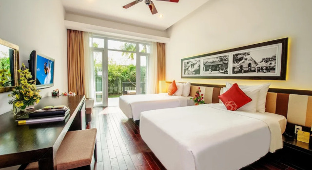Семейный номер Standard с балконом и с видом на сад Hoi An Beach Resort