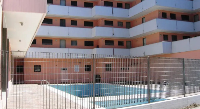 Comfy Flat With Terrace by the Pool, Prenota Appartamento Hotel a Veneto con parcheggio, Parcheggio