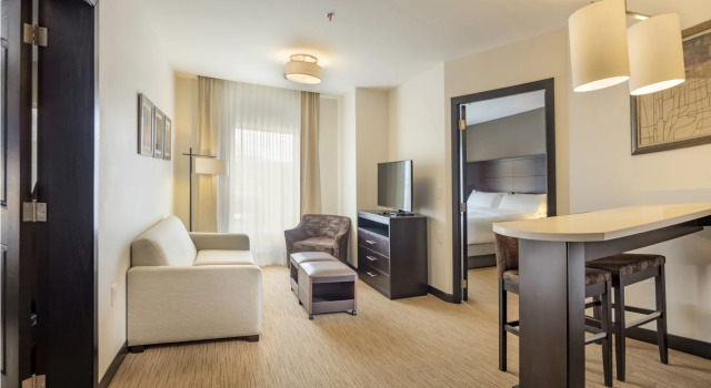 Staybridge Suites - Saltillo by IHG, Reserva ahora Hotel Hoteles en Saltillo con piscina, Piscina