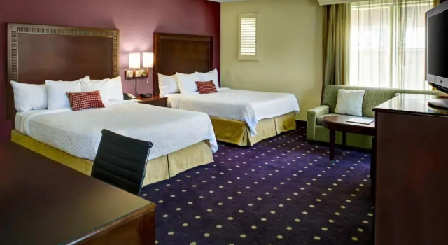 Номер Superior Courtyard by Marriott Kansas City Country Club Plaza