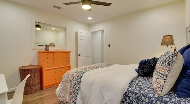 Updated Granbury Home in Historic District!, Забронировать Отель Гранбери Dallas - Fort Worth Metropolitan Area, рядом с Granbury Doll House Museum