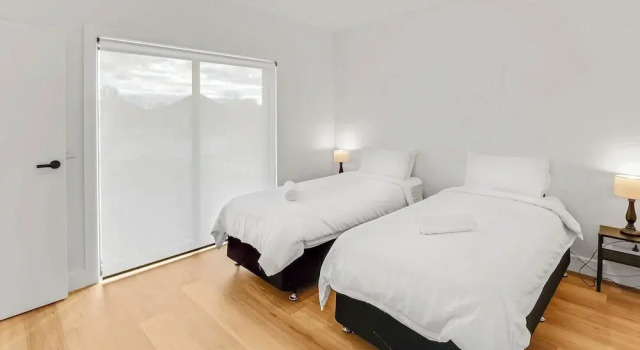 The Calzburg, Book Guesthouse  