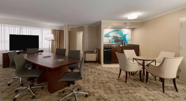 Люкс 2 Bath Sky с 2 комнатами Embassy Suites by Hilton Baltimore at BWI Airport
