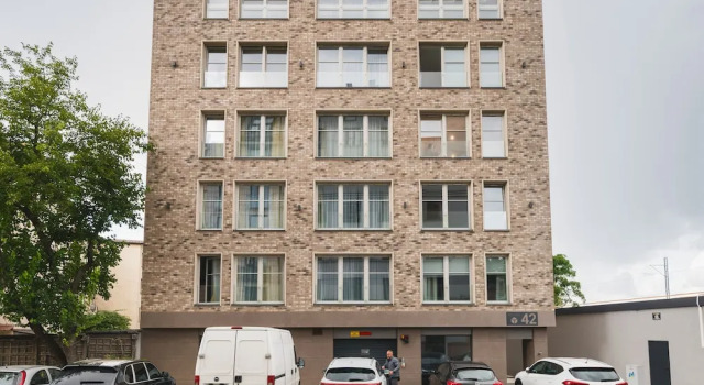 Aron Residence