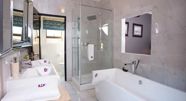 Люкс Presidential с балконом и с красивым видом из окна Elegant & Exclusive Boutique GuestHouse