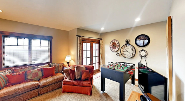 Elegant Townhome with Hot Tub by RedAwning, Rezerwuj Hotel Dillon Vail Ski