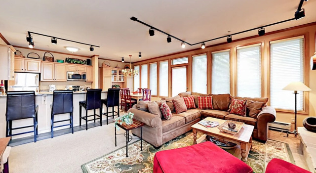 635 N Frontage Condo Unit 14D 3 Bedrooms 2 Bathrooms Condo