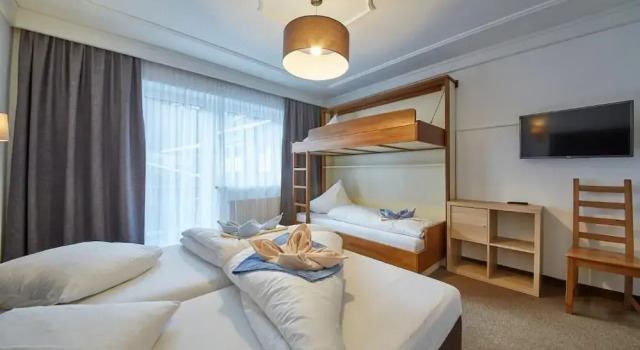 Четырёхместный номер Standard с балконом Hotel Gamshag