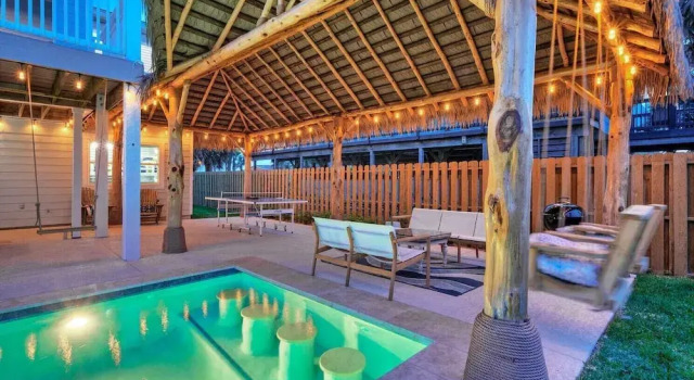 Beach Access Private Pool, Ping-pong, Firepit, Swings, & Views Tipsea Turtle