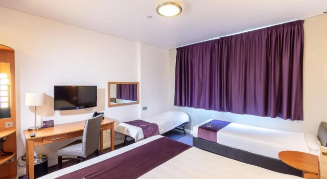 Семейный номер Отель Premier Inn Abu Dhabi Airport  Hotel