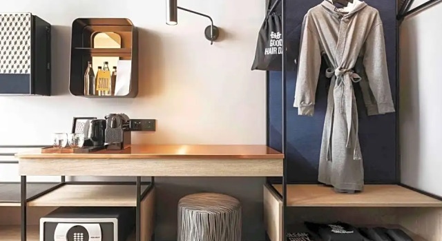 Номер Comfort с балконом TRIBE Phnom Penh Post Office