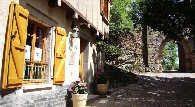 Gîte de la Bastide - Porte de la Pique, Rezerwuj Hotel Najac Aveyron