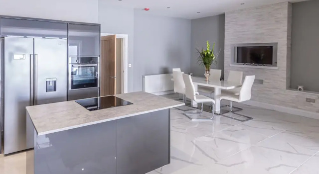 Beautiful modern open plan living with Hot Tub, Prenota Casa vacanze Kelty Fife