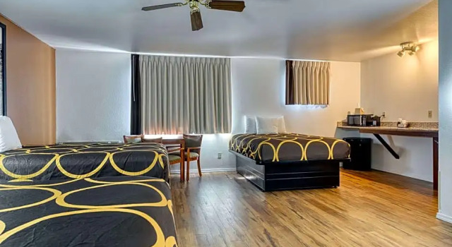 Люкс Deluxe Super 8 by Wyndham Alamosa