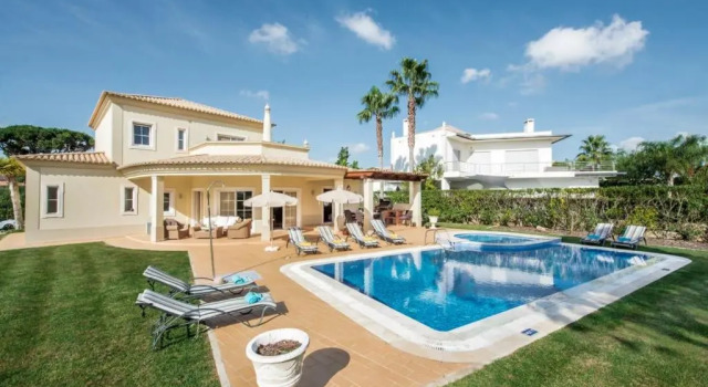 Villa Palm Golfe, fantastic house on Vila Sol course, kids pool, aircon