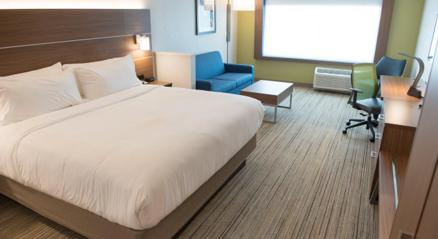 Двухместный люкс Holiday Inn Express & Suites Fort Wayne North by IHG