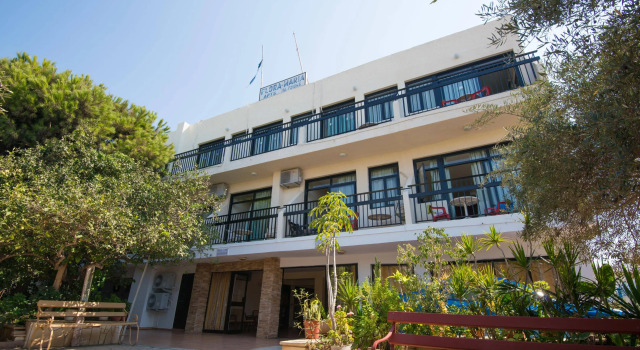 Flora Maria Hotel & Annex Apartments