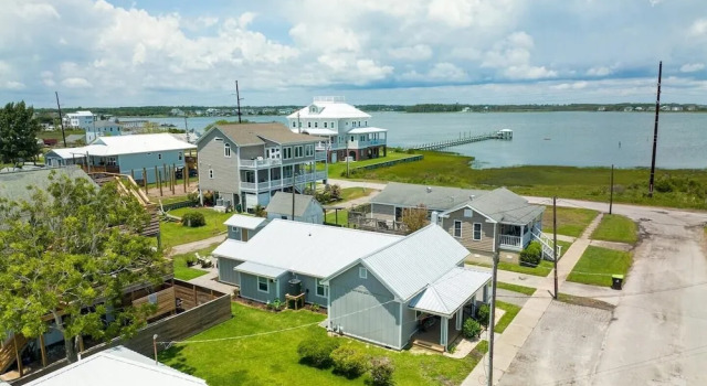 Коттедж с 2 комнатами Conch's Point Cottage 2 Bedroom Home by RedAwning
