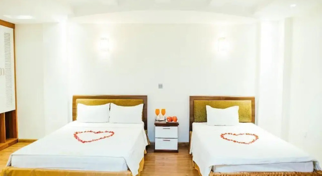 Hoang Gia Hotel 150 Nghi Tam HN-BayLux
