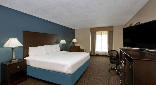 Двухместный номер Deluxe с красивым видом из окна AmericInn by Wyndham La Crosse Riverfront-Conference Center