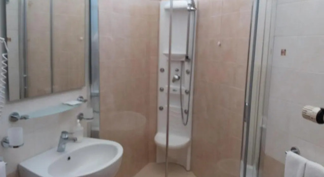 Superior Dreier Zimmer Albergo Nyers