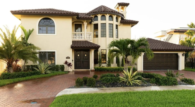 5 Bedroom Luxe Villa on Deep Water Intracoastal, Buchen Sie Villa SPA-Hotels in Deerfield Beach, SPA