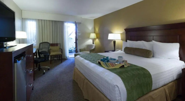 Номер Standard с видом на внутренний двор Best Western Plus Carpinteria Inn