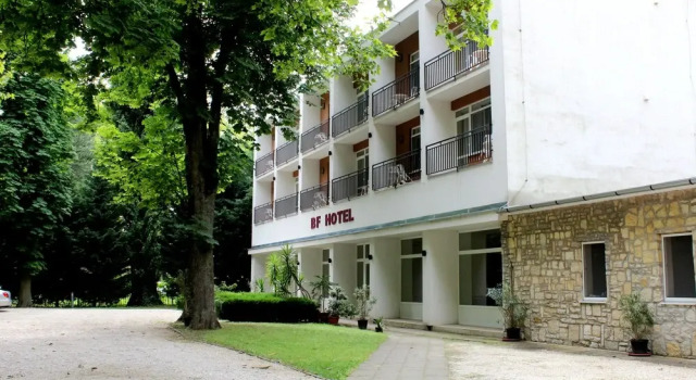 BF Hotel, Забронировать Отель Балатонфельдвар Шомодь, рядом с Balatonföldvár port