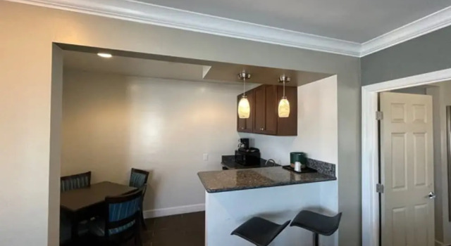 Люкс c 1 комнатой Hi View Inn & Suites
