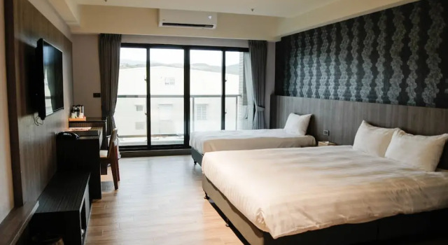 Трёхместный номер Standard с балконом Kuei Ti Wan Hotel