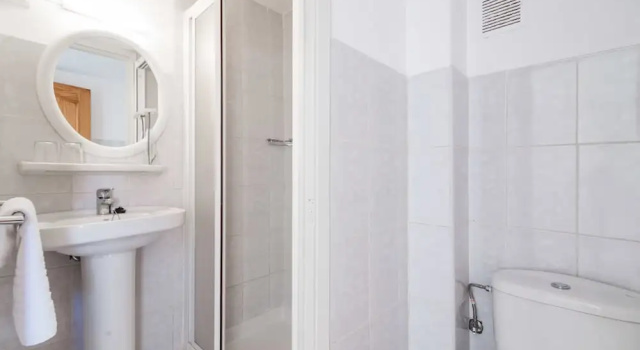 Двухместный номер Economy с балконом Garau Petit Hotel