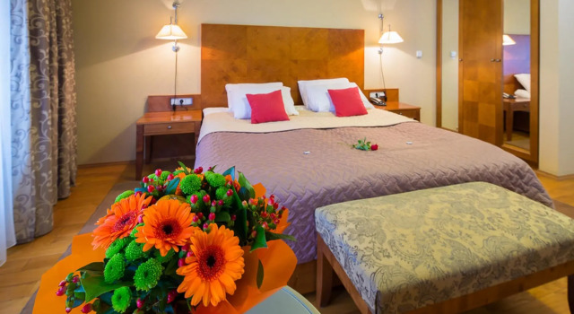 Полулюкс LH Hotel Golden Wheel