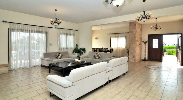 Вилла Impressive Large Villa Huge Heated Pool Garden