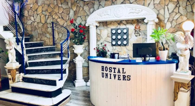 Hostal Univers, Забронировать Хостел Хостелы Калелья, рядом с Музей туризма, Хостел