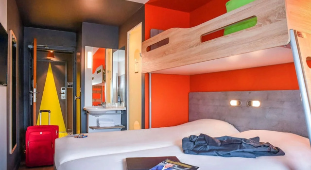 Трёхместный номер Standard ibis budget Coutances