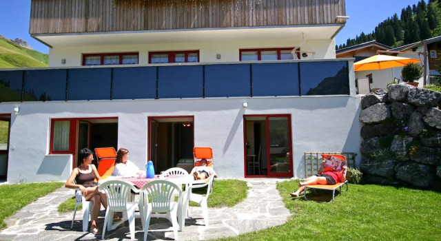 Апартаменты с 4 комнатами с видом на горы Haus Rothorn