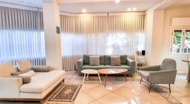 Charming 2 Bdr Apartment Garden Dizengoff #TL41, Buchen Sie Ferienwohnung SPA-Hotels in Tel Aviv, in der Nähe von The Cameri Theatre, SPA