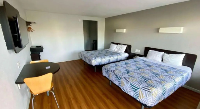 Четырёхместный номер Standard Motel 6-Delano, CA